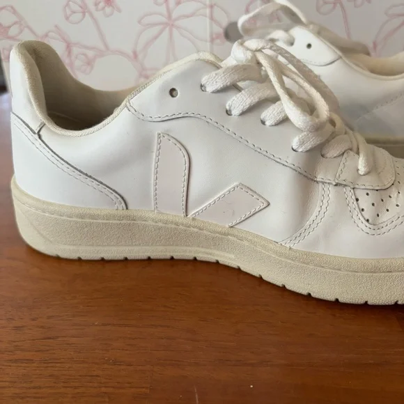 Veja V10 White/Natural lace-up sneakers - EU 40 / US 9 - Picture 7 of 16
